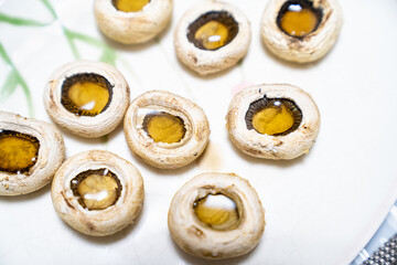 美味しそうなマッシュルームの塩焼きの写真。