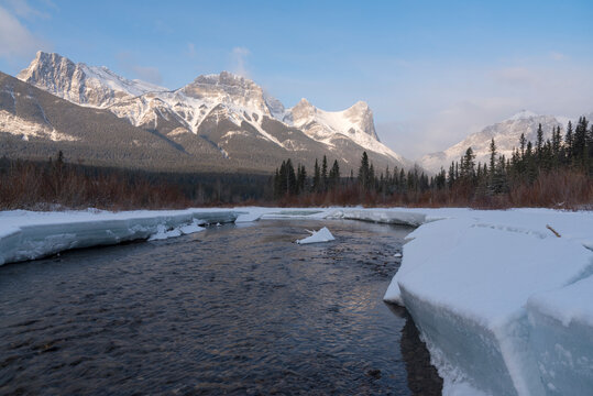 Policeman's Creek in winter with Ha Ling Peak at sunrise, Bow Valley Provincial Park, Canmore, Canadian Rockies, Alberta, Canada