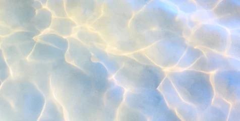 Foto auf Alu-Dibond Abstrakte schöne Sandstrände Hintergrund mit kristallklarem Wasser des Meeres und der Lagune. © Konstiantyn