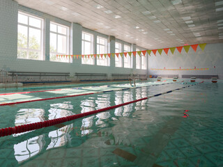 swimming pool distance 25 meters with 5 lanes