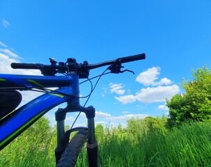 Obraz na płótnie Canvas bike in grass