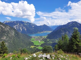 Fototapeta na wymiar Ausblick auf den Achensee in Tirol