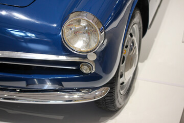 Obraz na płótnie Canvas Classic car headlight
