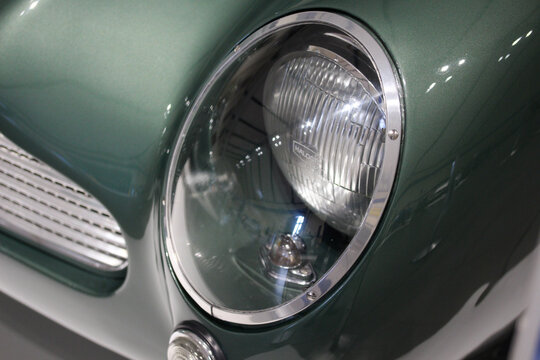 Classic sports car headlight