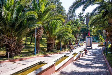 Paseo en el parque de Bird Valley en Agadir, Marruecos