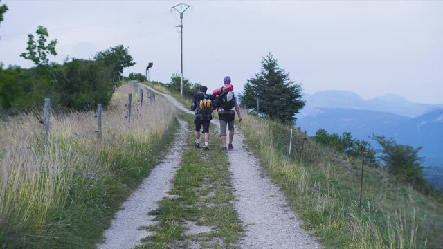 randonn&eacute;e, balade, voyage, amis, nature, route, montagne, v&eacute;lo, paysage, marchant, camping, montagne, homme, vue, panorama, balade, voyage, road trip, tente, ville, campagne, regarder, jeune, bivouaqu