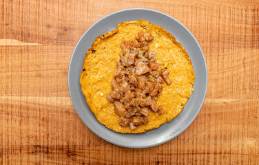 Salmon sevichi on an omelet on a wooden table