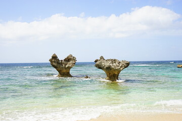 Fototapeta premium Heart Rock (Heart shape rock), tourist spot, in Kouri Island, Okinawa, Japan - 日本 沖縄 古宇利島 ハートロック 