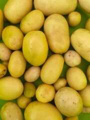 pomme de terre nouvelle du jardin ,isolé