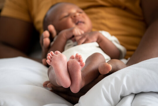 Clos up images of Baby's foot of African black skin baby newborn, Placed on the father's hand, concept to showing love and concern for his children, And is love family relationship.
