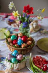 Obraz na płótnie Canvas traditional Easter eggs and flowers