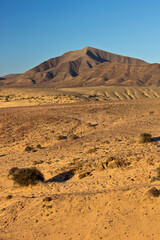 Vulkanberg und Sonne auf Lanzarote
