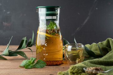 Preparation of tea with mint leaves and infuser