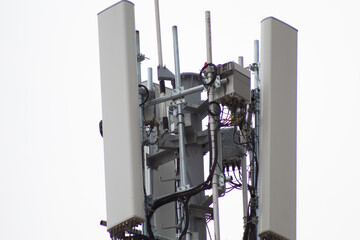 Telecommunications radio antenna