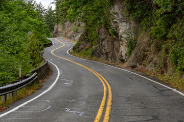 Fototapeta premium Winding paved roadway curves along mountainside