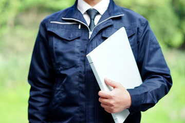 作業服を着たビジネスマン