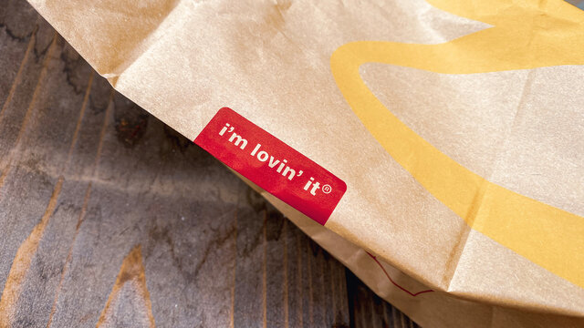 I'm lovin' it  マクドナルドの紙袋。ファストフード/テイクアウト