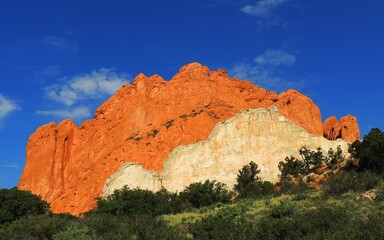  kissing camels rock formations on a sunny summer day  in the garden of the gods park , colorado springs, colorado   