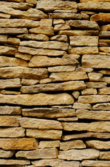 石積みの壁　黄土色