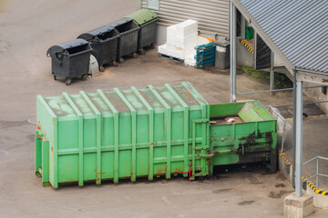 Green paper squeezer container and garabage press machine recycle cardboard to reusable materia