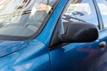 Obraz premium Old Car window and side mirror. Concept of safety driving problem.