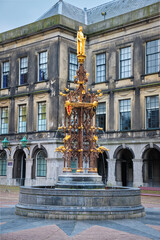 Fototapeta na wymiar Fountain in the Binnenhof complex. The Hague, Nethernalnds
