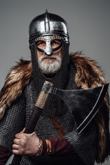 Obraz premium Old age scandinavian warrior with axe and mail