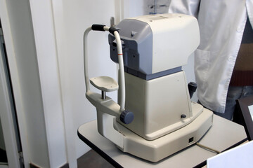 Machine to make an optometry