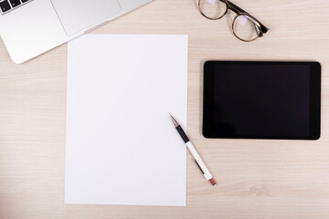 Desktop, Stift, Tablett, Brille, arbeiten am Tisch