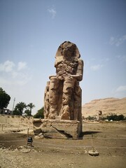 big statues in egypt