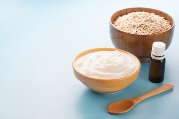 Yogurt mask oats and essencial oil