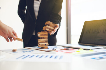 Domino's business people join together. In order to build a business to thrive And jointly reduce business risk strategies by stopping domino business ideas