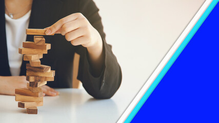 Domino's business people join together. In order to build a business to thrive And jointly reduce business risk strategies by stopping domino business ideas