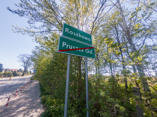 Start Roszkowo and the end of Pruszcz Gdanski city street sign.