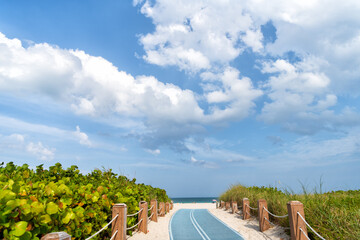 Naklejka premium Pathway to Miami Beach in Florida, USA. South beach access on sky background