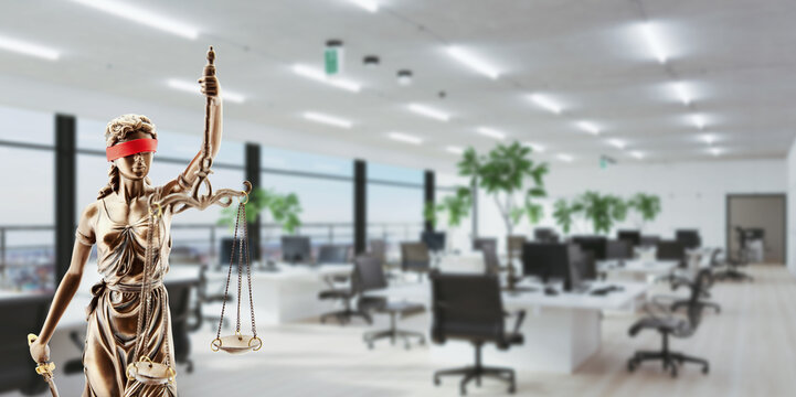Justitia vor B&uuml;ro als Arbeitsrecht und Tarifvertrag Konzept