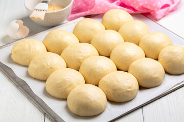 Sweet yeast buns before baking.
