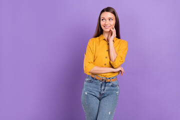 Photo portrait of woman smiling got idea thoughtful looking empty space isolated on pastel violet color background