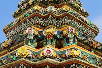 Fototapeta na wymiar Amazing Details of Colorful Ceramic Tiles and Seashells of the Stupa Calls Phra Maha Chedi Si Rajakarn in Wat Pho Temple Complex, Bangkok, Thailand