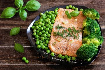 Baked salmon with green vegetables