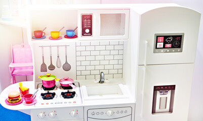 Children's toy kitchen