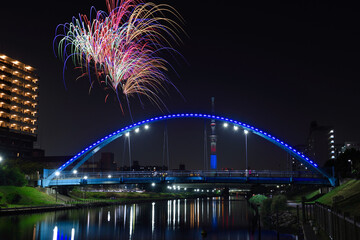 Obraz premium 亀戸地区夏まつり大会の花火