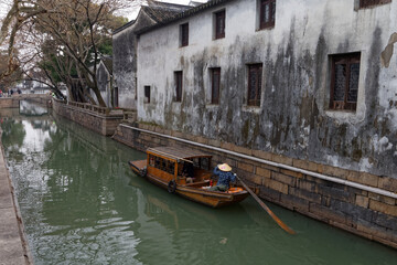 Kanał w centrum Suzhou, Chiny © Miroslaw