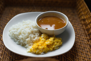 Arroz con Huvo y Habichuela guisada dominicana