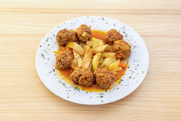 Beef meatloaf with vegetable stew sauce accompanied by homemade chips