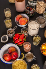 Many jars with all kinds of condiments such as Himalayan salt, rice, red peppers, pasta, cardamom, peaches, chickpeas, ñoras, pepper, nectarines