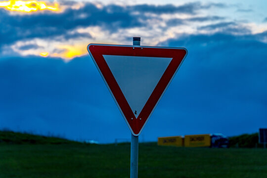 Vorfahrt beachten!