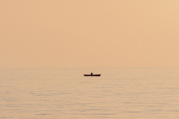 Obraz premium Minimalistic boat with lonely man silhouette