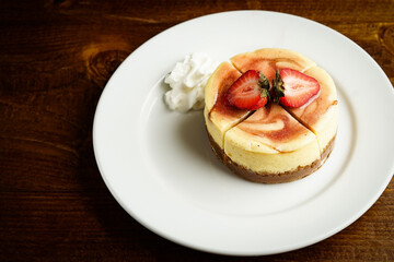 Mini cheesecake with strawberries