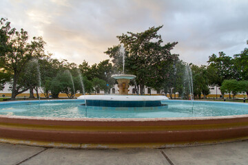 Fototapeta na wymiar Parque con Fuente en la ciudad de Merida, estado y peninsula de Yucatan, pais de Mexico o Mejico